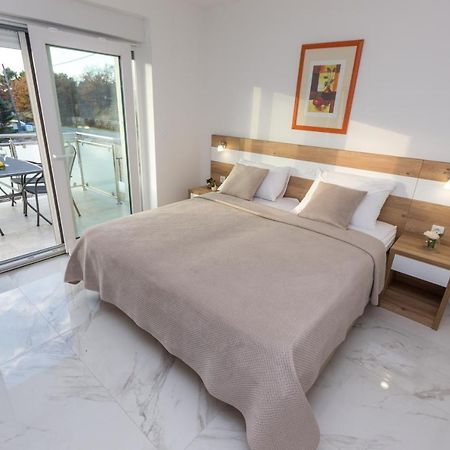 Apartmani Villa Paulo Starigrad Paklenica Ngoại thất bức ảnh