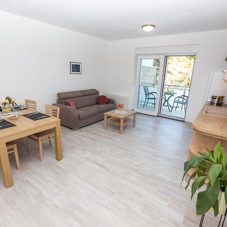 Apartmani Villa Paulo Starigrad Paklenica Phòng bức ảnh