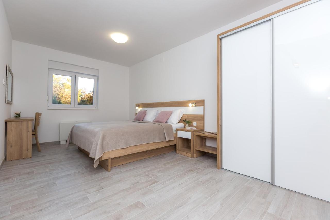 Apartmani Villa Paulo Starigrad Paklenica Ngoại thất bức ảnh