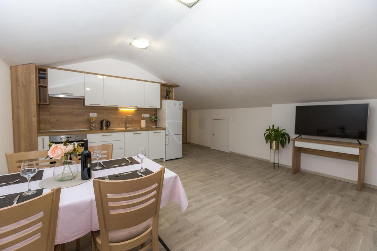 Apartmani Villa Paulo Starigrad Paklenica Ngoại thất bức ảnh