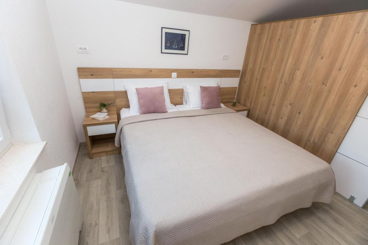 Apartmani Villa Paulo Starigrad Paklenica Ngoại thất bức ảnh