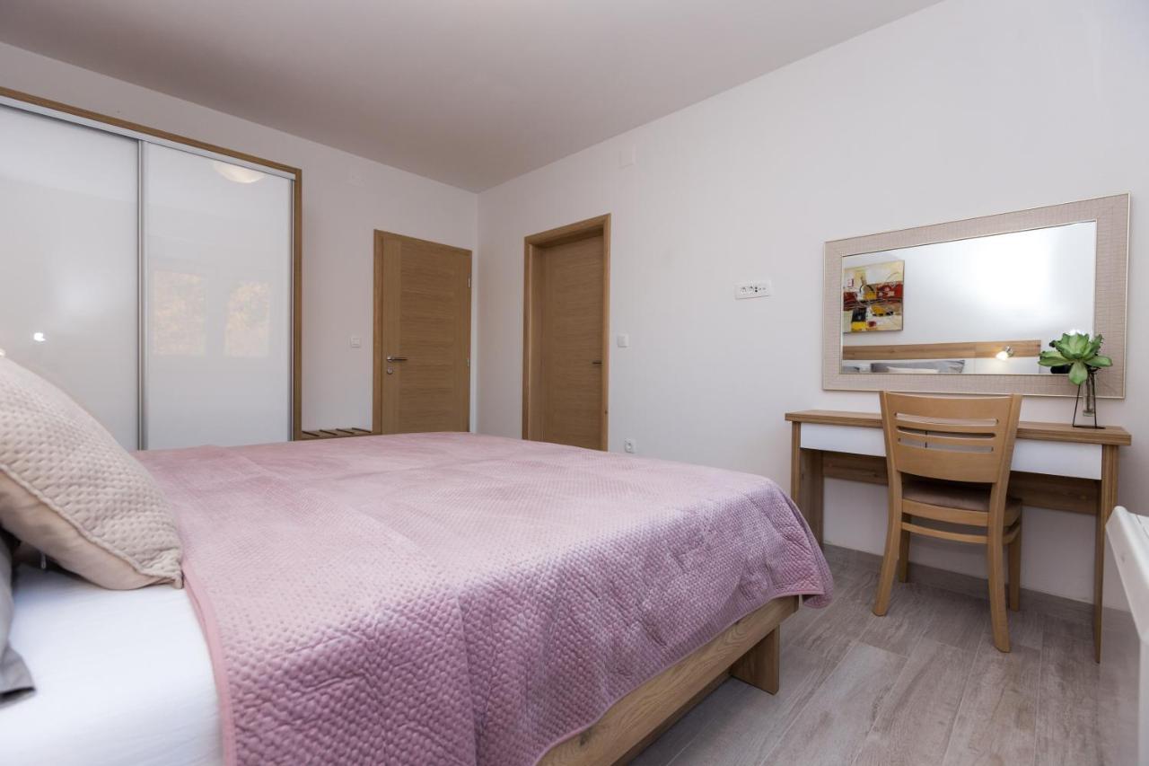 Apartmani Villa Paulo Starigrad Paklenica Ngoại thất bức ảnh