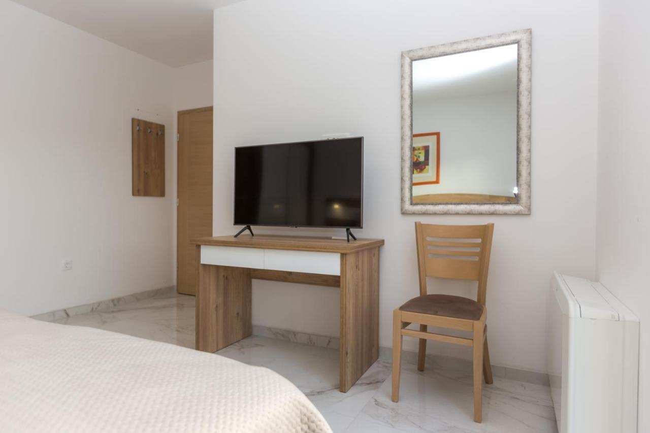 Apartmani Villa Paulo Starigrad Paklenica Ngoại thất bức ảnh